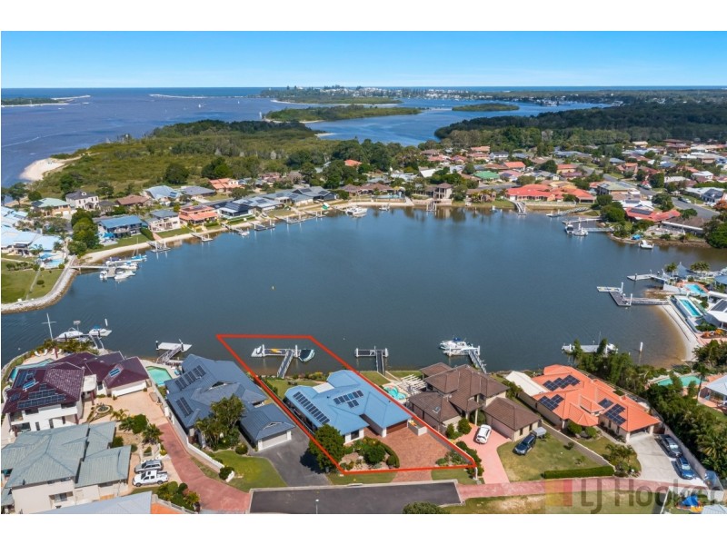 14 Edgewater Close, Yamba NSW 2464