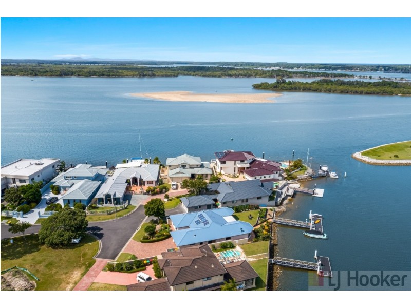 14 Edgewater Close, Yamba NSW 2464