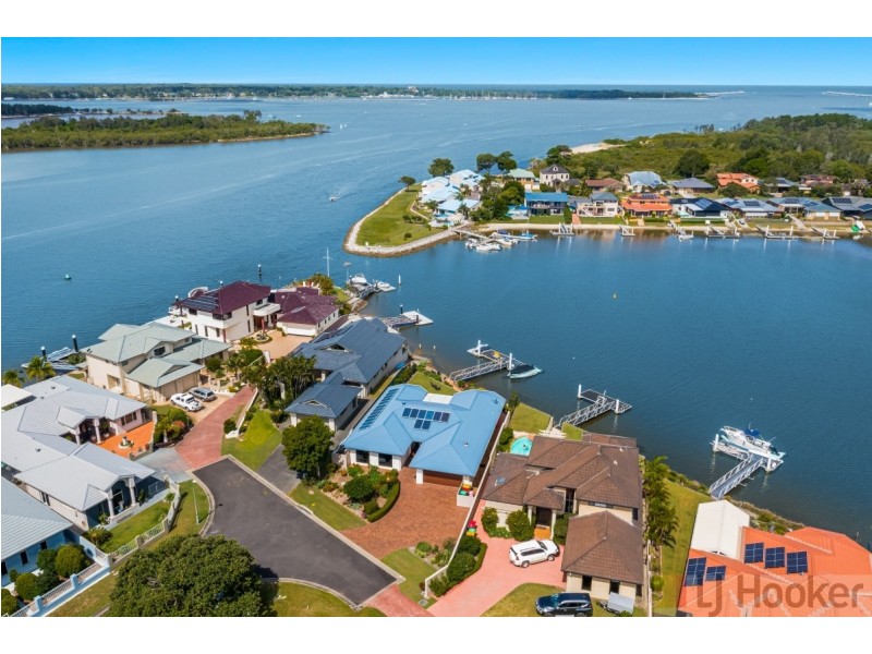 14 Edgewater Close, Yamba NSW 2464