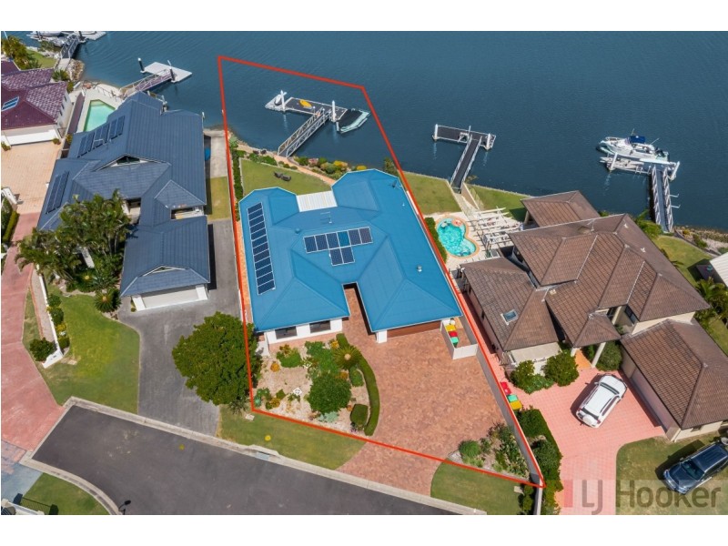14 Edgewater Close, Yamba NSW 2464