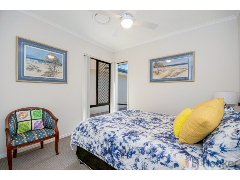 14 Edgewater Close, Yamba NSW 2464