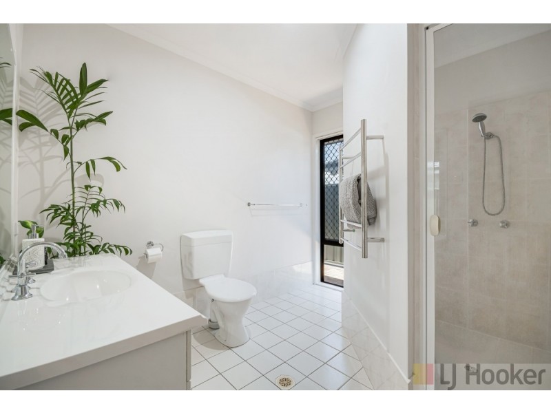 14 Edgewater Close, Yamba NSW 2464