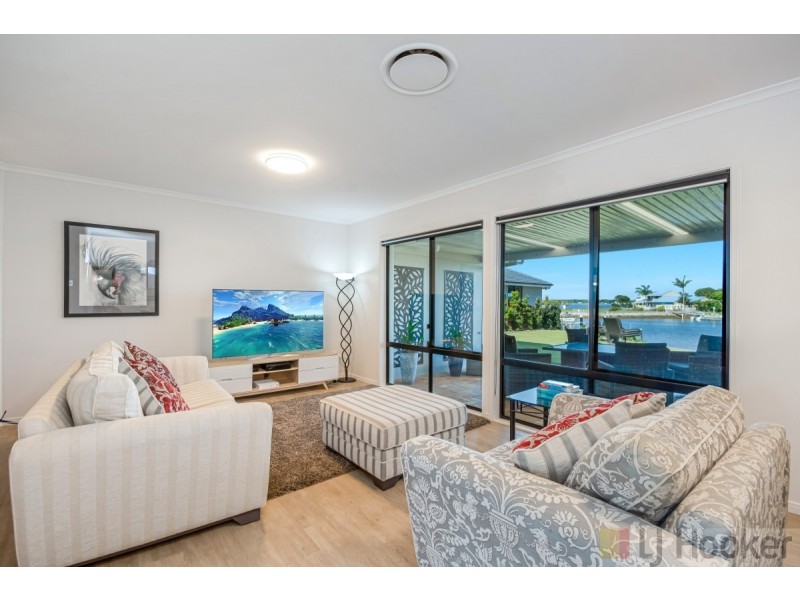 14 Edgewater Close, Yamba NSW 2464