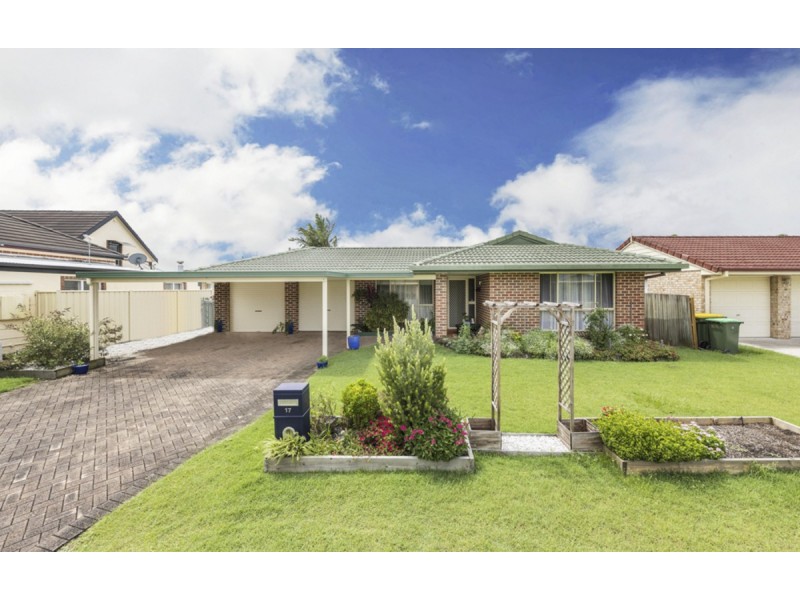 17 Admiralty Court, Yamba NSW 2464