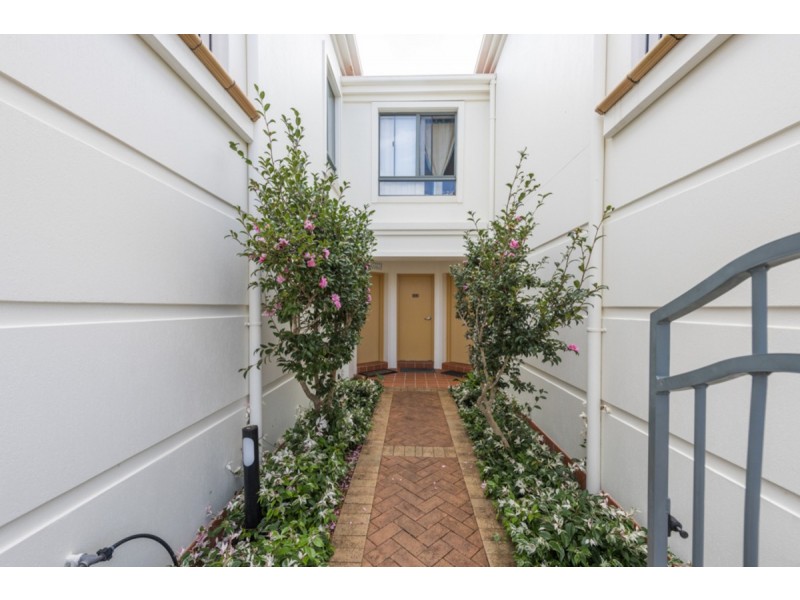 B5 U5/18-19 Pacific Parade, Yamba NSW 2464