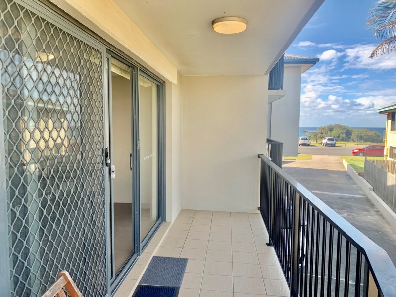 6/12 Pacific Parade, Yamba NSW 2464