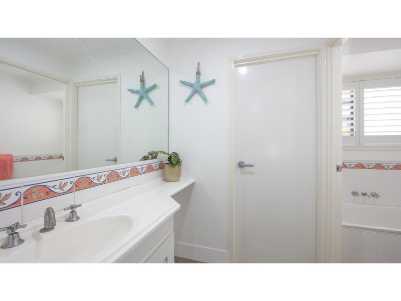 24 Bayview Drive, Yamba NSW 2464