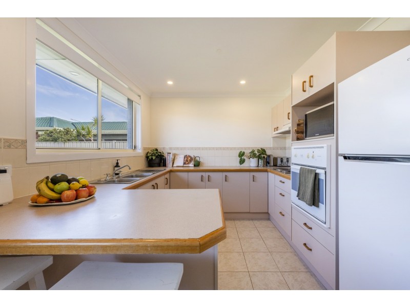 8B Parkview Crescent, Yamba NSW 2464