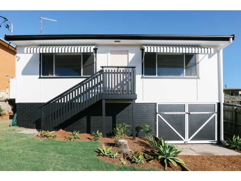 10 Beach Street, Yamba NSW 2464