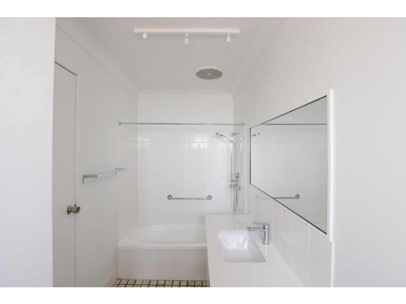 10 Beach Street, Yamba NSW 2464
