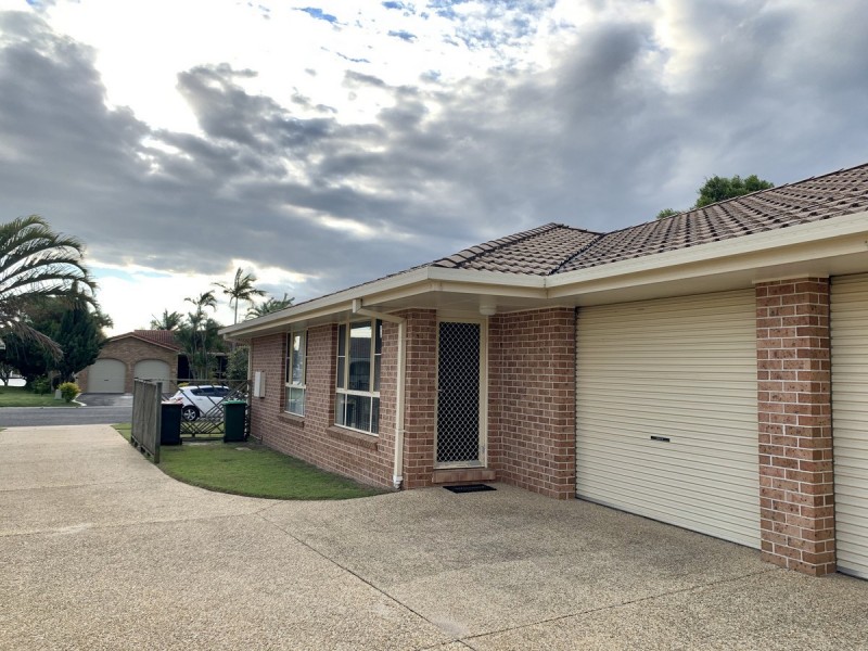 1/10 Melaleuca Drive, Yamba NSW 2464