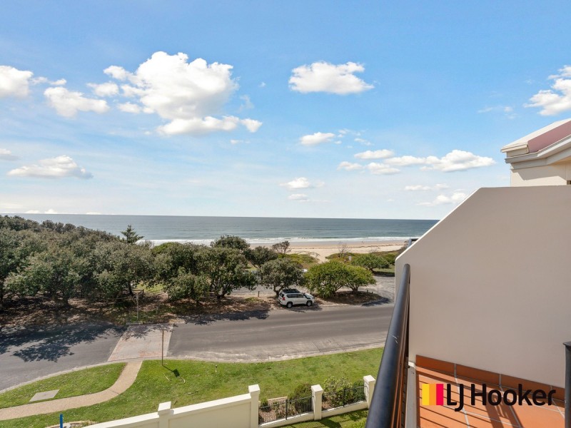 10/20-21 Pacific Parade, Yamba NSW 2464