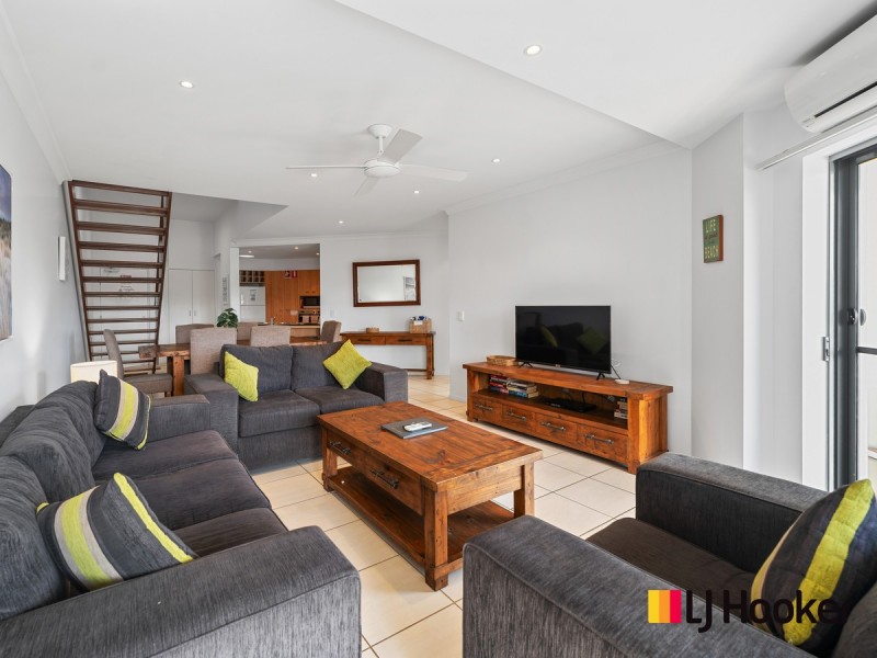 10/20-21 Pacific Parade, Yamba NSW 2464