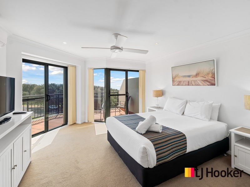 10/20-21 Pacific Parade, Yamba NSW 2464