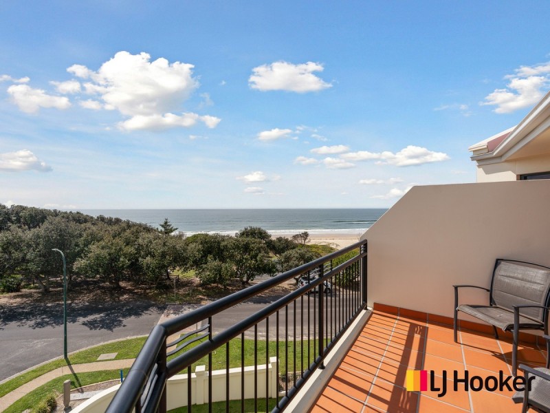 10/20-21 Pacific Parade, Yamba NSW 2464