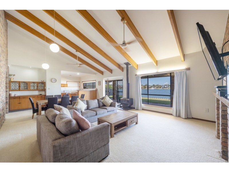 16 Acacia Circuit, Yamba NSW 2464