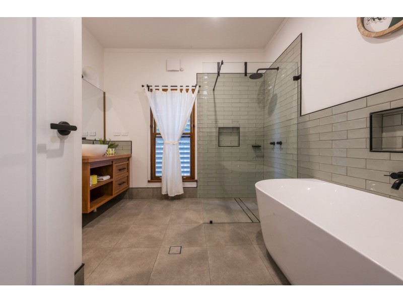 221 Yamba Road, Yamba NSW 2464