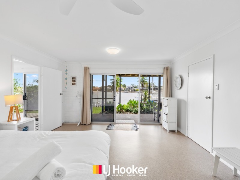 33 The Peninsula, Yamba NSW 2464