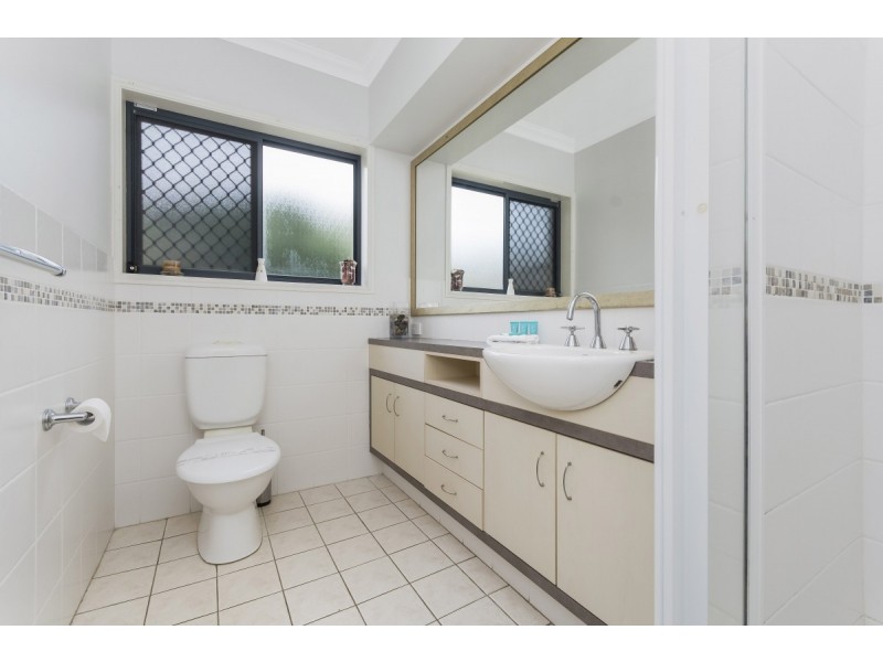 8 Oceania Court, Yamba NSW 2464