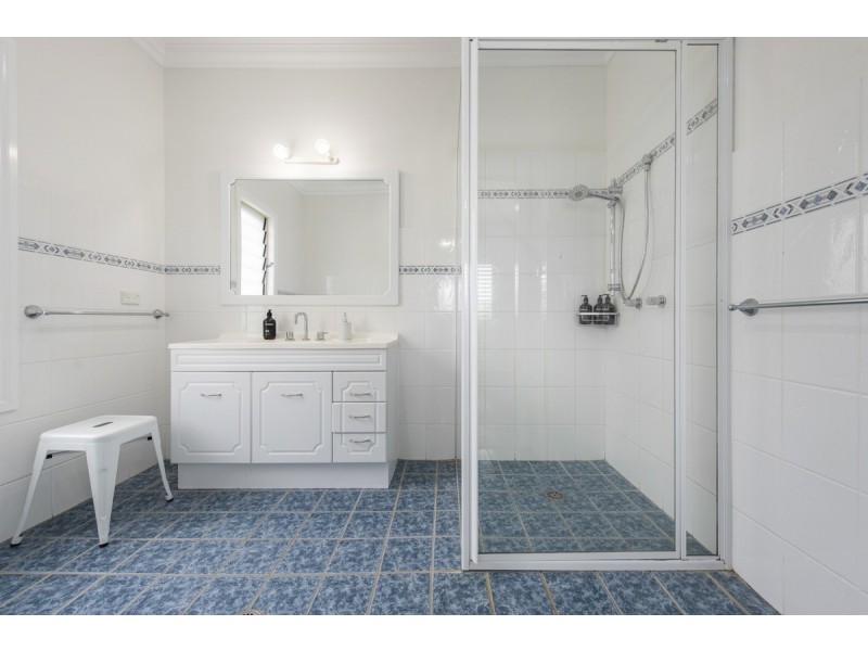 16 Admiralty Court, Yamba NSW 2464