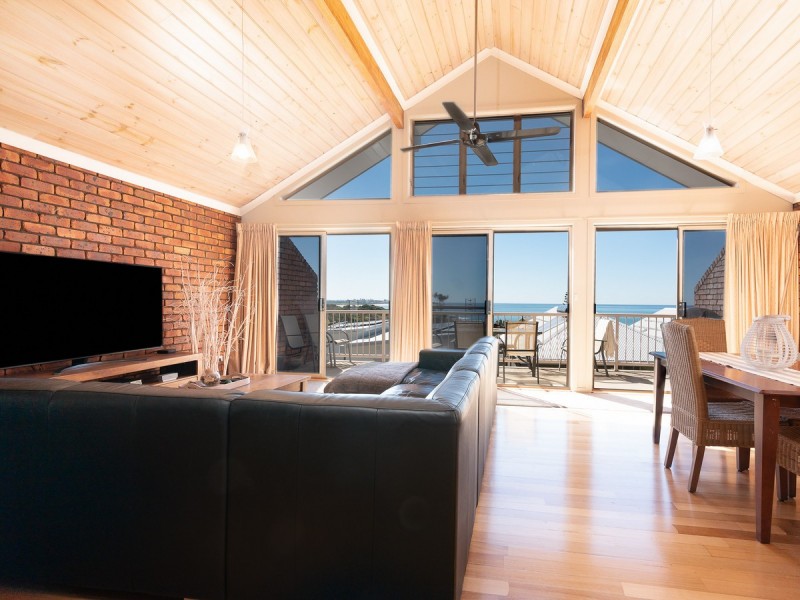 2/4 Bay Street, Angourie NSW 2464