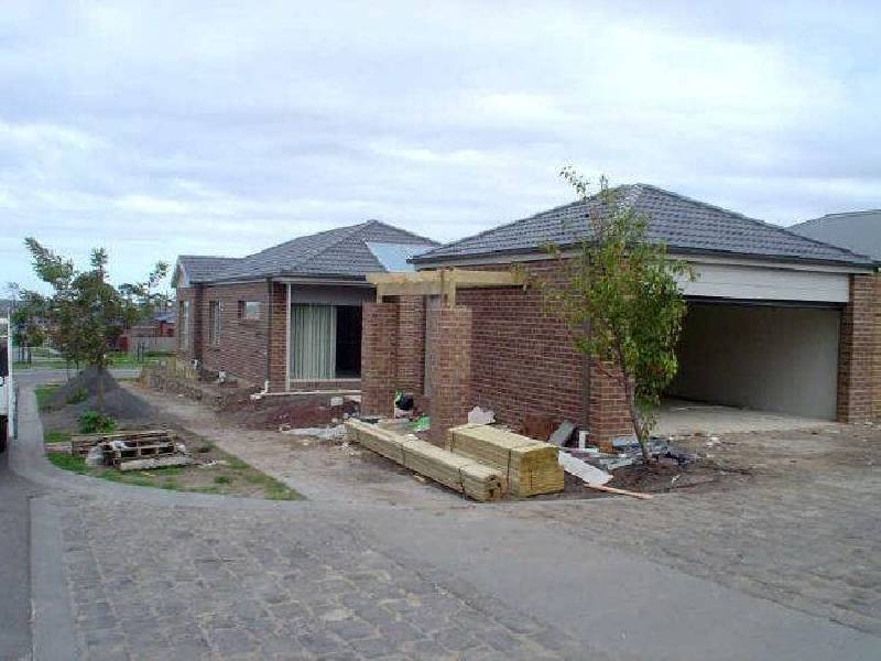 16 Hoxton Crescent, Craigieburn VIC 3064