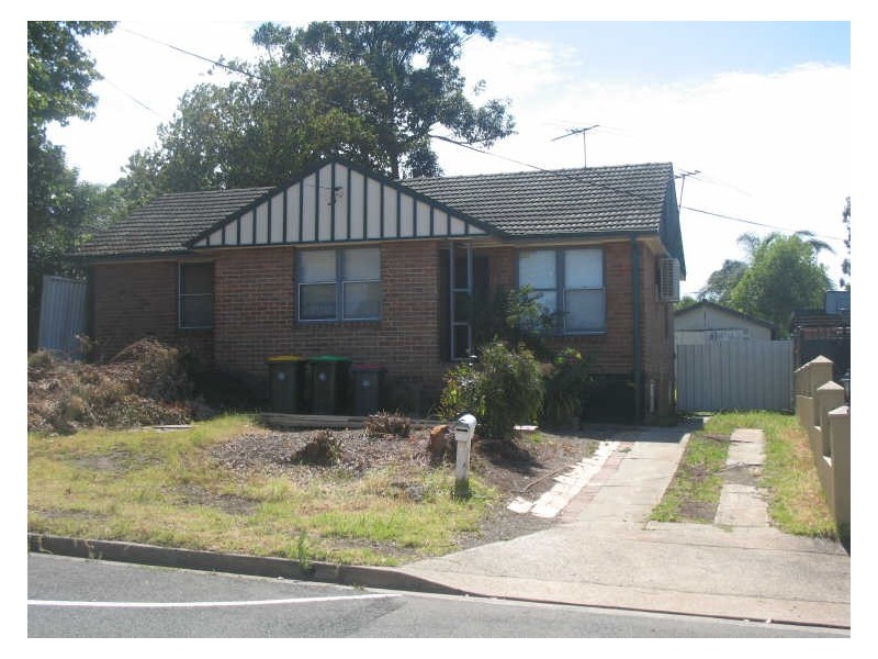 32 Cullens Rd, Punchbowl NSW 2196