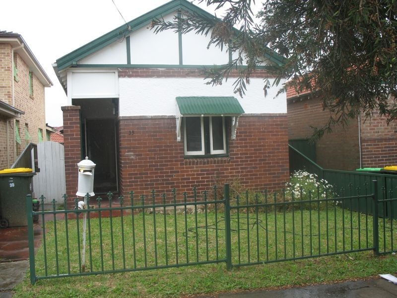 35 Thorncraft Parade, Campsie NSW 2194