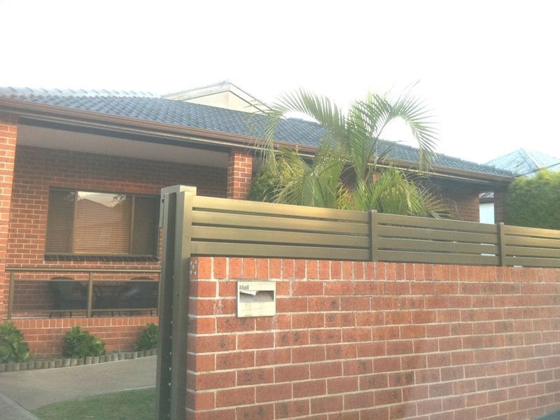 10 Canarys Road, Roselands NSW 2196