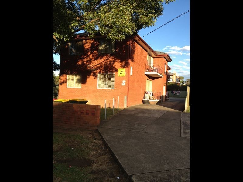 2/5 Holland Place, Lakemba NSW 2195