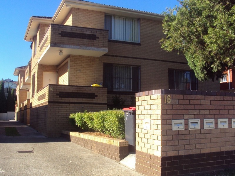 4/18 Willeroo Street, Lakemba NSW 2195