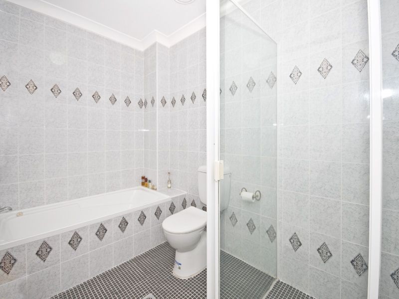 4/61 Tennyson Road, Greenacre NSW 2190