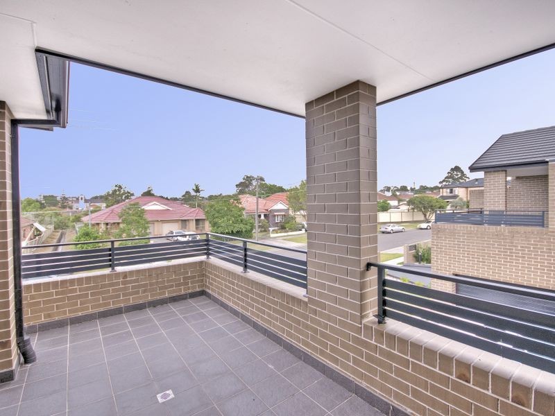 3/49-51 Old Kent Road, Greenacre NSW 2190