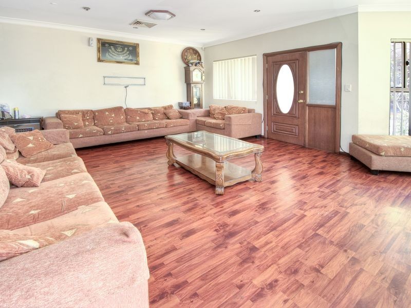 1/128 Wangee Road, Greenacre NSW 2190