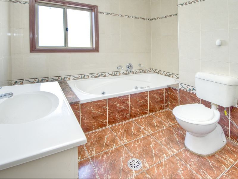 1/128 Wangee Road, Greenacre NSW 2190