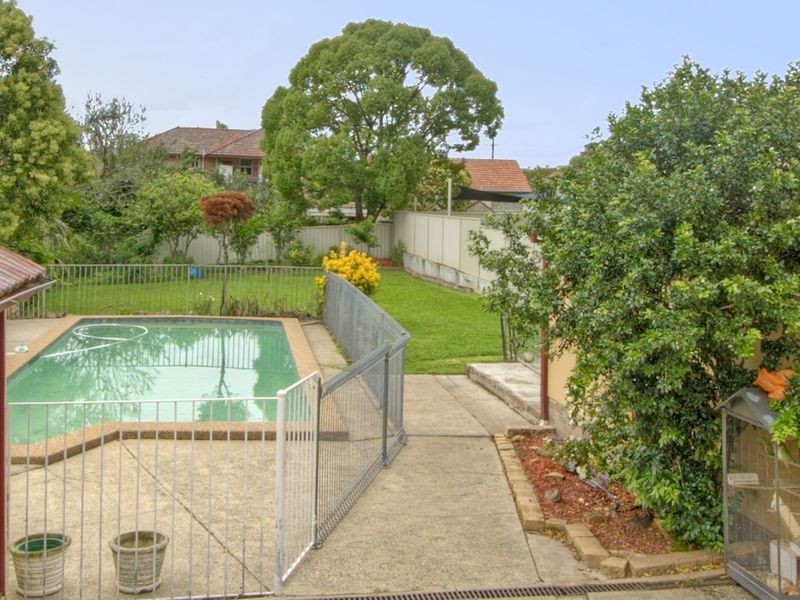 194 Wangee Road, Greenacre NSW 2190