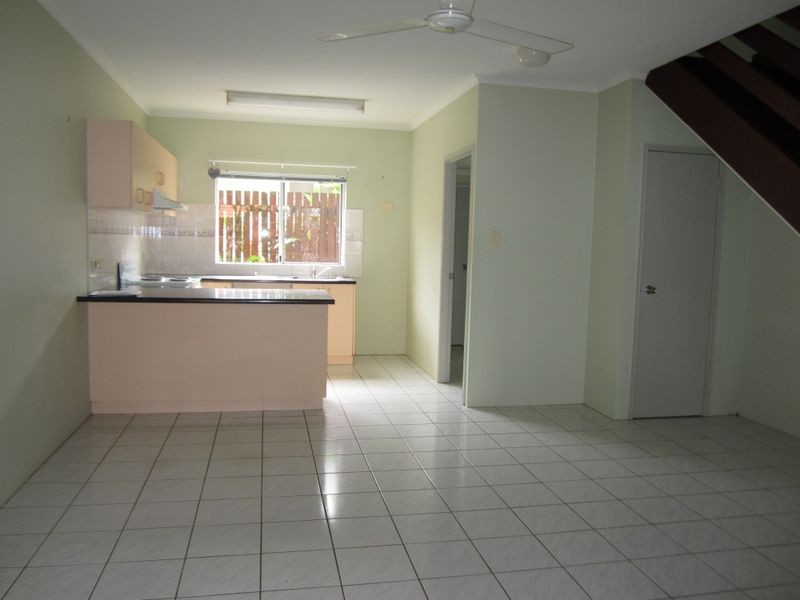 3/32 Short Street, Redlynch QLD 4870