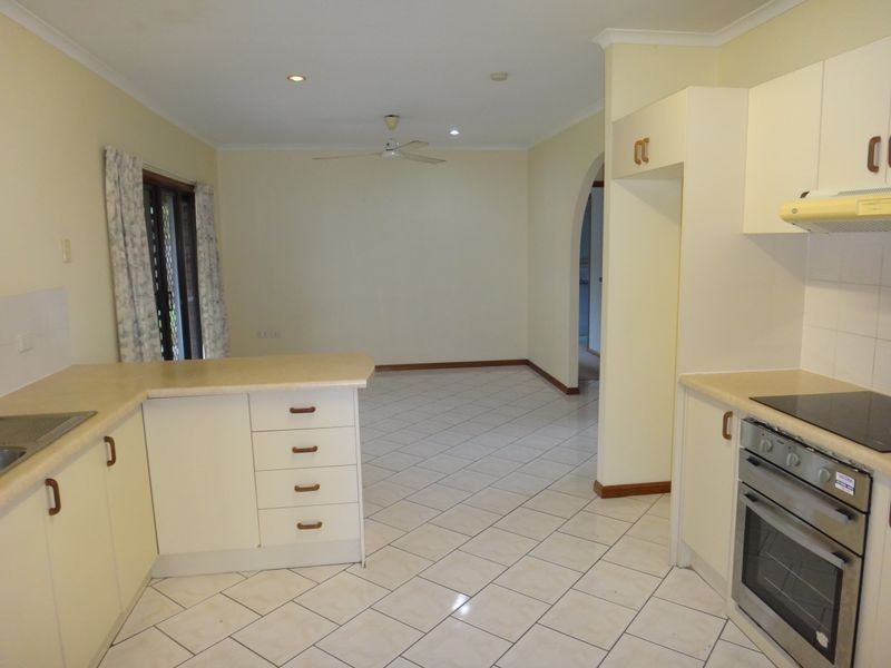 11 Jadana Close, Mooroobool QLD 4870