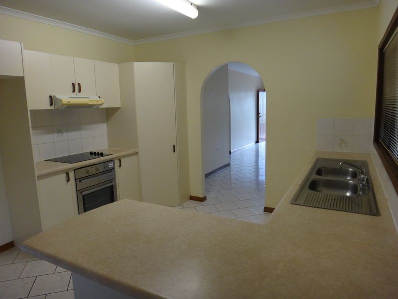 11 Jadana Close, Mooroobool QLD 4870