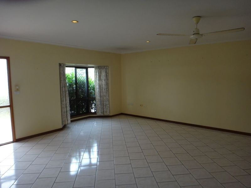 11 Jadana Close, Mooroobool QLD 4870