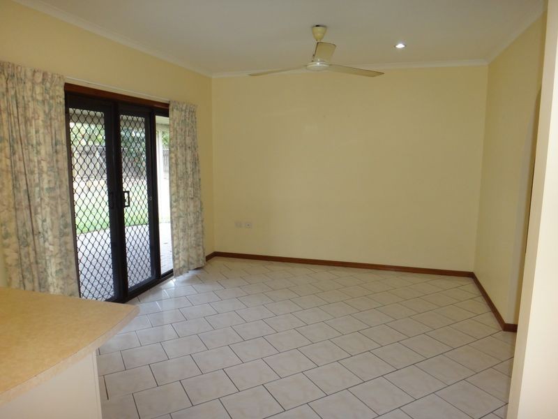 11 Jadana Close, Mooroobool QLD 4870