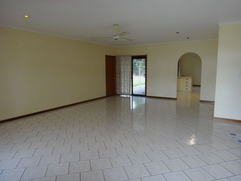 11 Jadana Close, Mooroobool QLD 4870