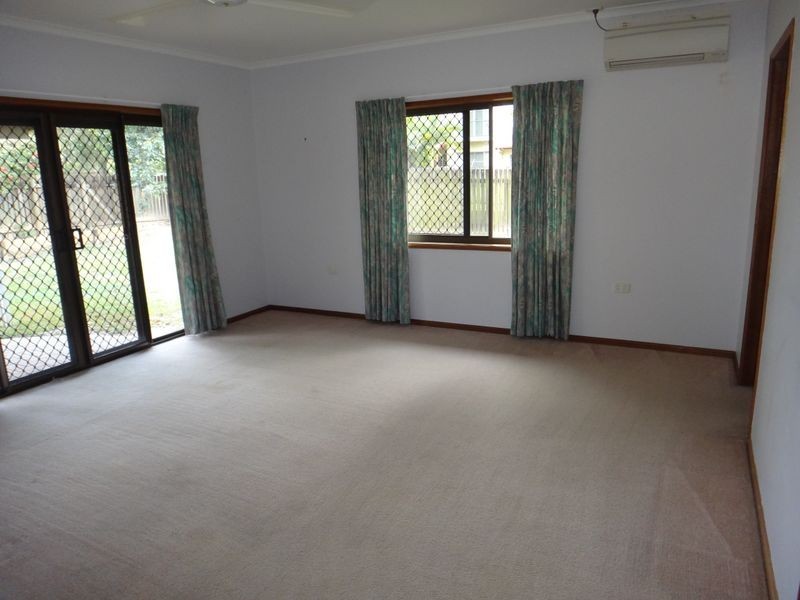 11 Jadana Close, Mooroobool QLD 4870