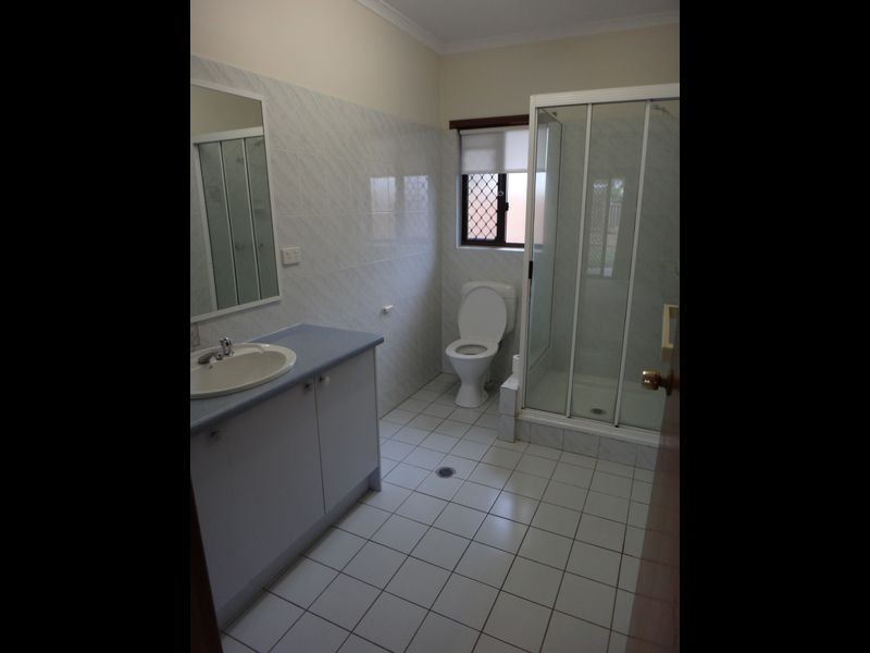 11 Jadana Close, Mooroobool QLD 4870