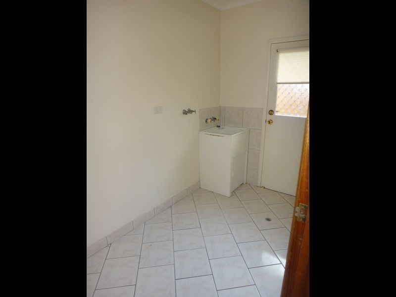 11 Jadana Close, Mooroobool QLD 4870