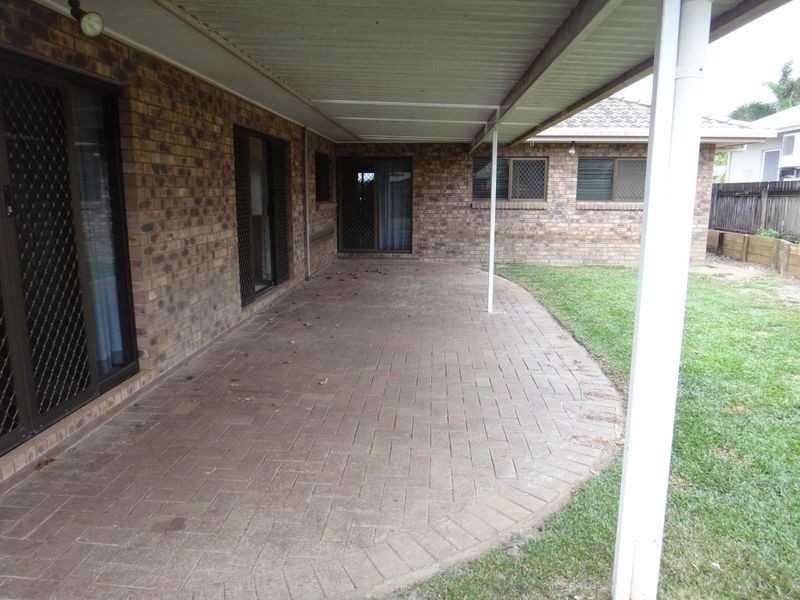 11 Jadana Close, Mooroobool QLD 4870