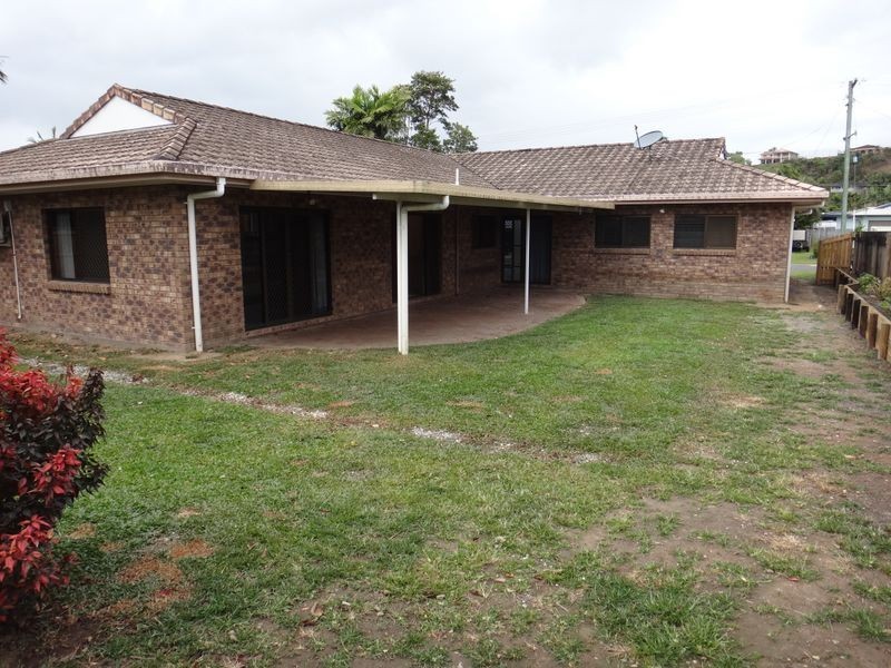 11 Jadana Close, Mooroobool QLD 4870