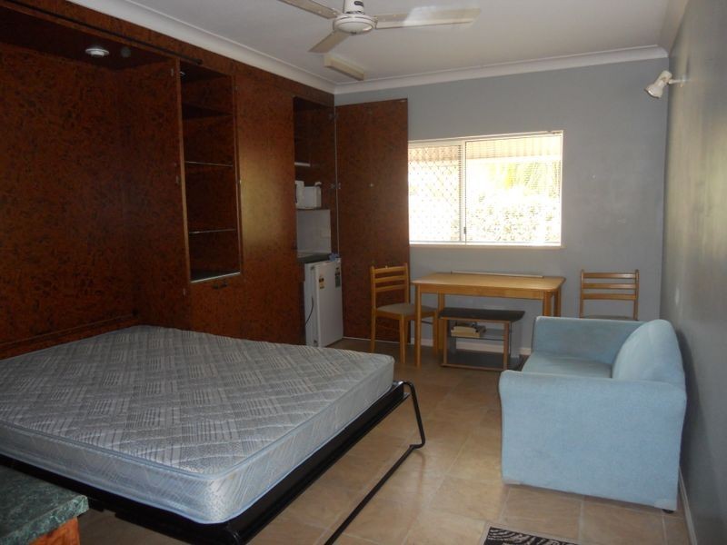 5/4 Chester Court, Mooroobool QLD 4870