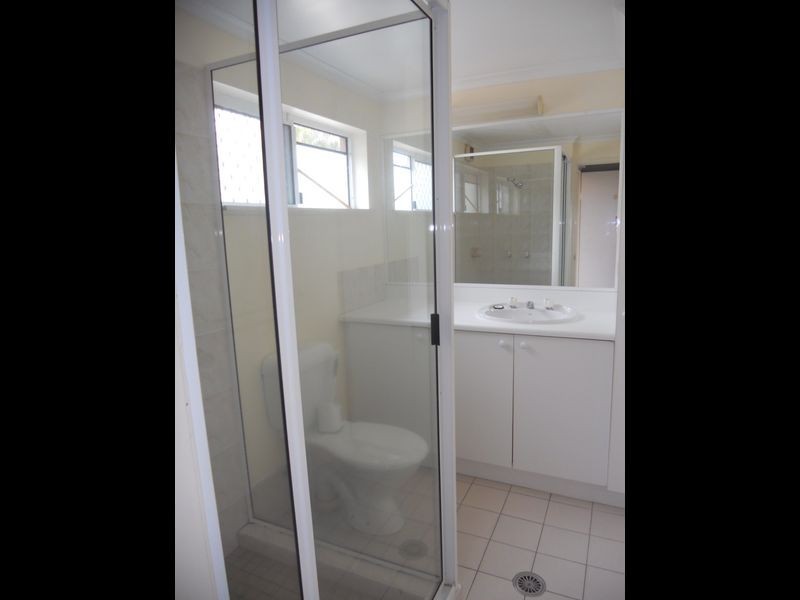 5/4 Chester Court, Mooroobool QLD 4870