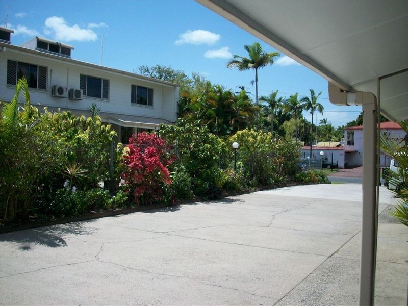 6/11 CRATHERN CL, Edge Hill QLD 4870